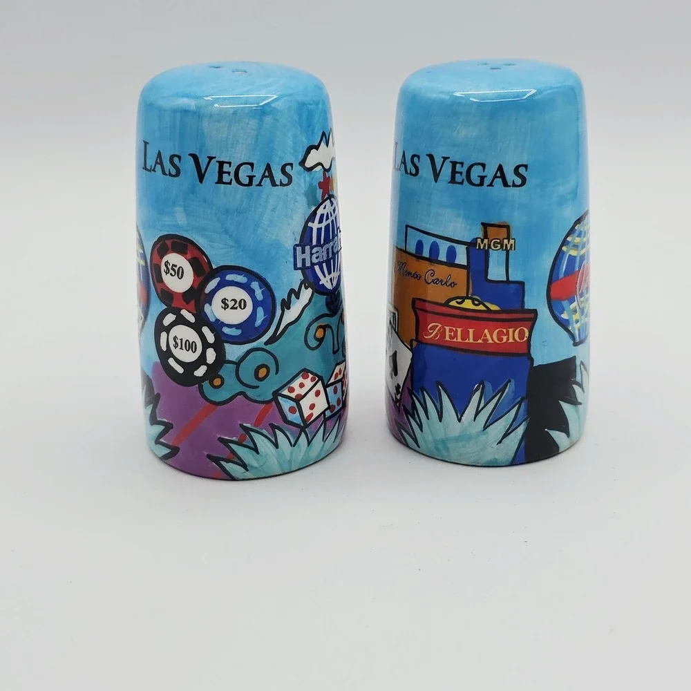 Vtg Las Vegas Ceramic Salt & Pepper Shakers Set Casino Chips Dice Souvenir Gift‎